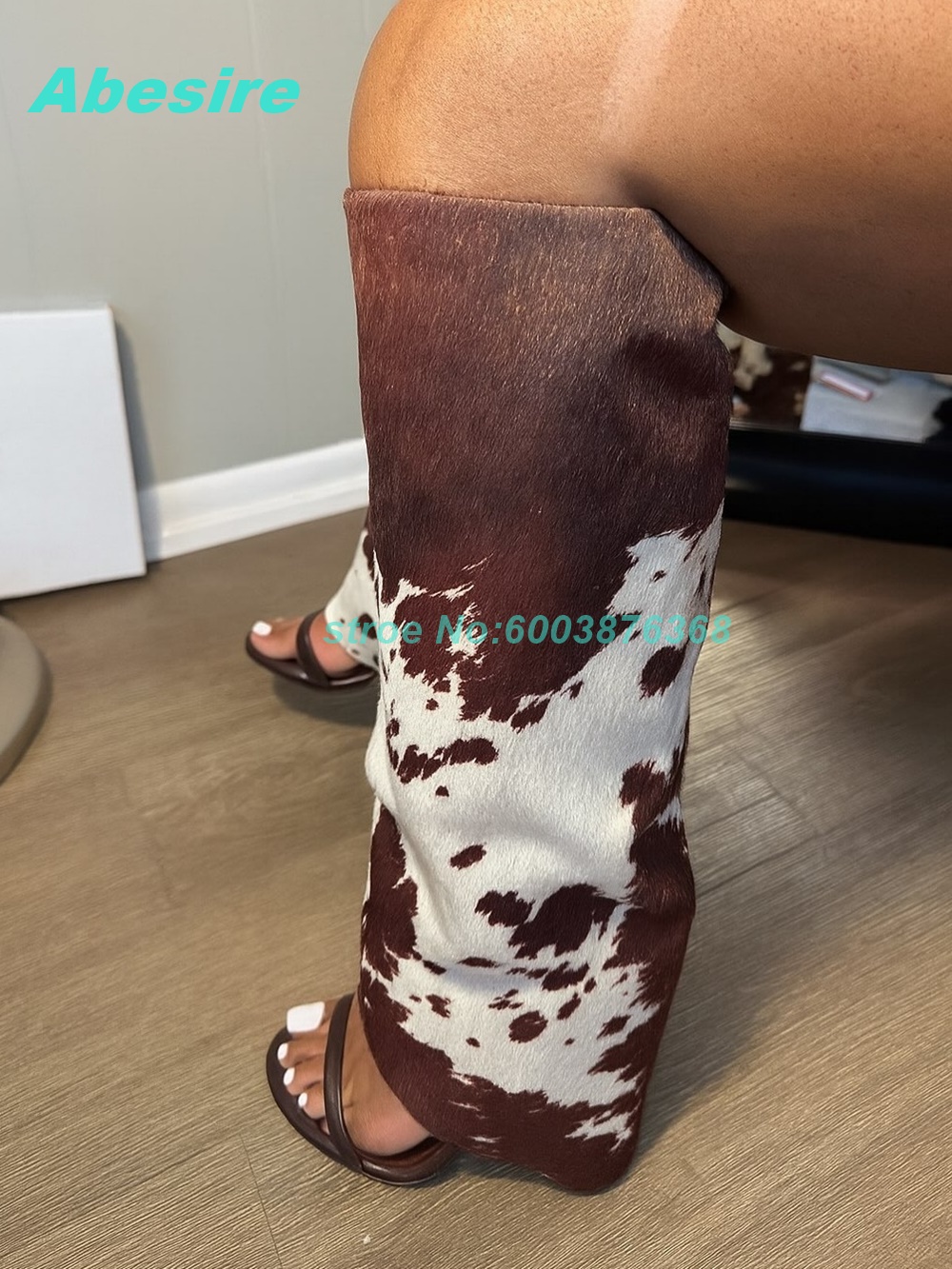 Women Fashion Show - Botas de tacón grueso con estampado